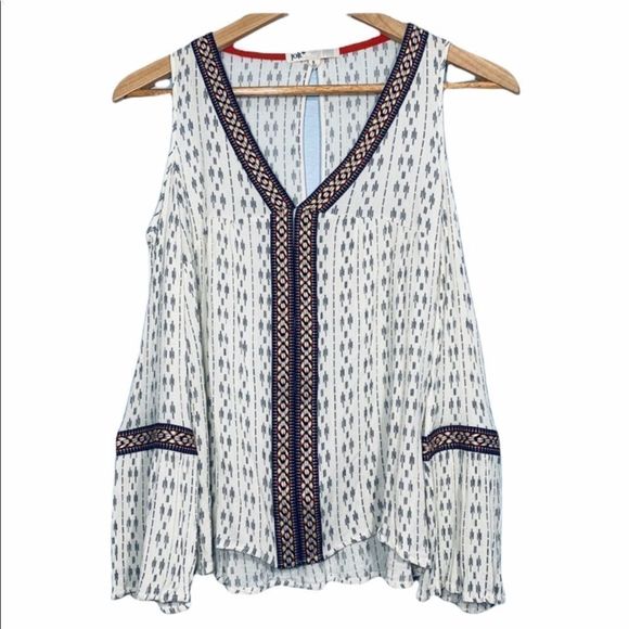 EUC Jolt Cold Shoulder Top S Keyhole Back - Picture 1 of 8